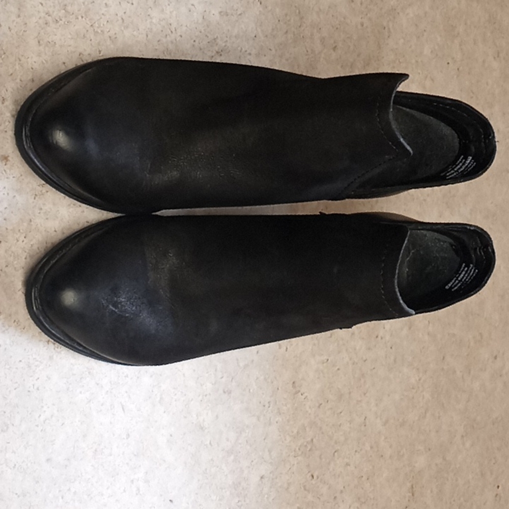 Steve Madden size 7 Leather Black Bootie